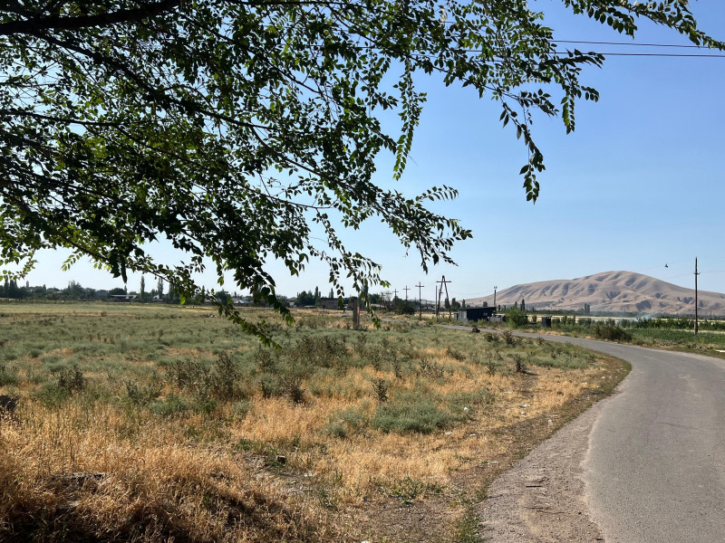 Продается  участок площадью 25  соток , в селе Воронцовка (Таш-Добо) Экологический чистый район с видом на горы.