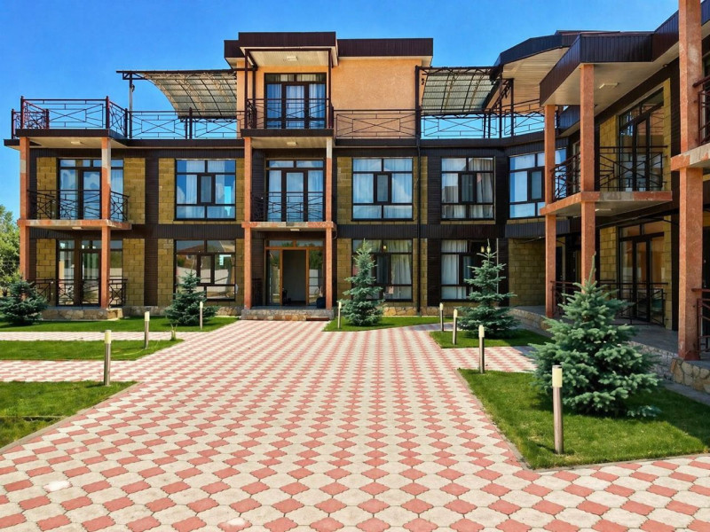 Продается 2 комнатная квартира на побережье озера Иссык-Куль, в селе Бостери, район Путинка