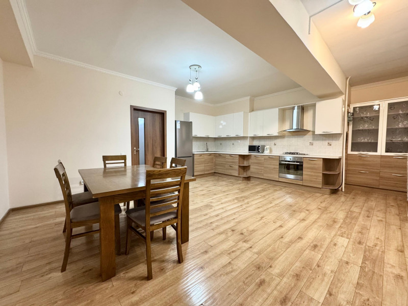 Продаётся просторная 3 комнатная квартира на Орозбекова / Линейная, ЖК «Чынара М»