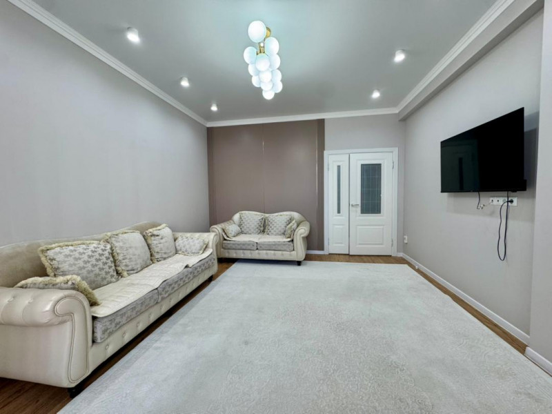 Продаётся 1-комнатная квартира в мкр. Асанбай  ЖК 