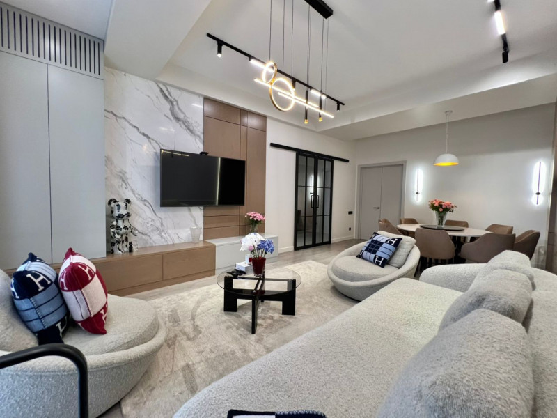 Продается роскошная 4 комнатная квартира в лучшем жилом комплексе Central Park, район ТЦ Ала-Арча