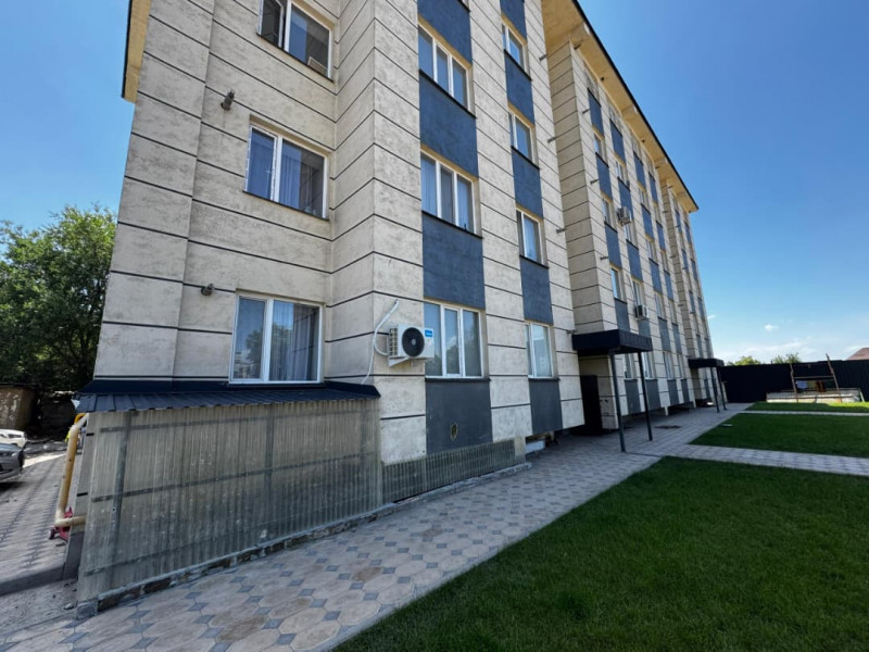 Продается коммерческое помещение в районе Кызыл Аскер  ( Мессароша Ильменский переулок)  Общая площадь 432 квадратов.