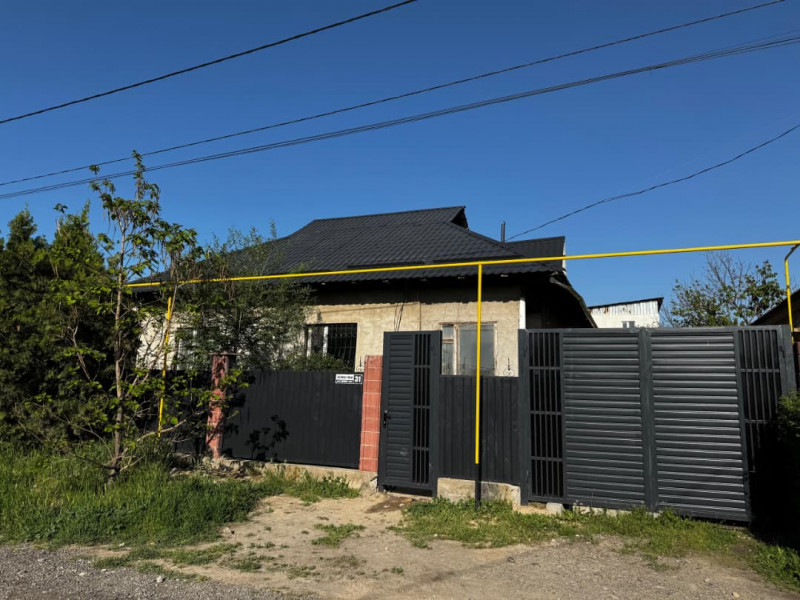 Продаётся   дом . Участок 5 соток 16*31 Ак-Ордо 1 ( 3-я улица от улицы Б. Алыкулова) удобные заезд.